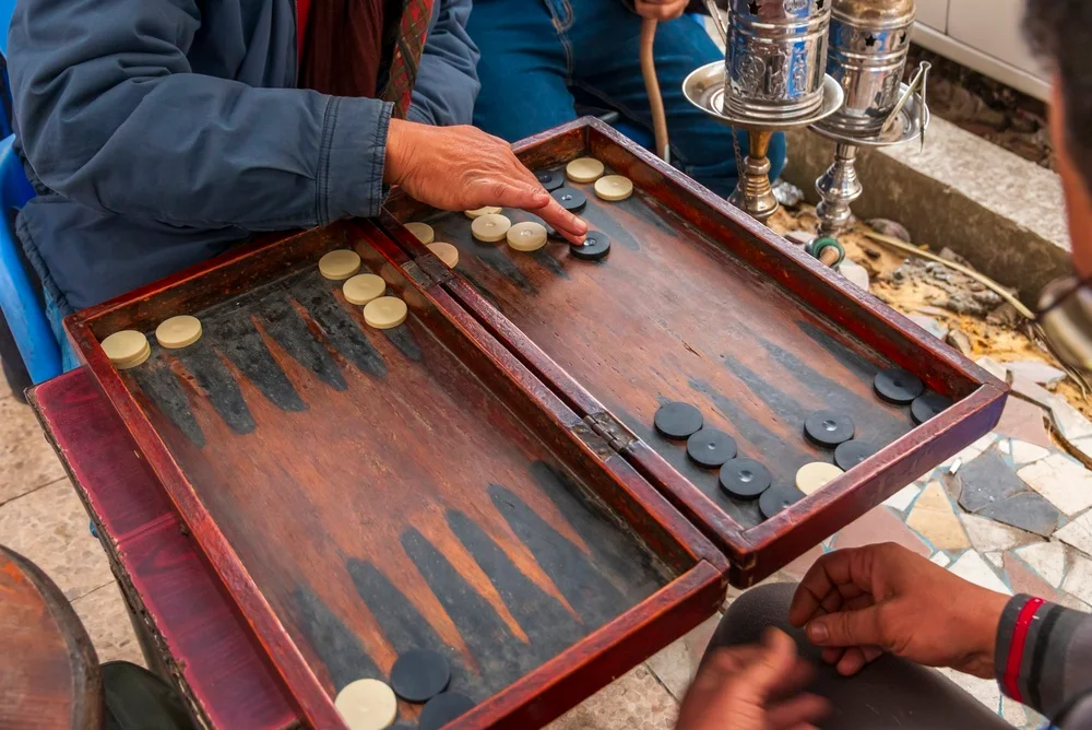 Tavlada Yarış Ne Zaman Başlar? Temas Bittiğinde Stratejiyi Değiştirmeyi Öğrenin